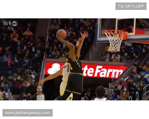 弗拉格超远三分引爆全场次节7投全中轰17分展现篮球天赋统治比赛 弗拉格超远三分引爆全场次节7投全中轰17分展现篮球天赋统治比赛