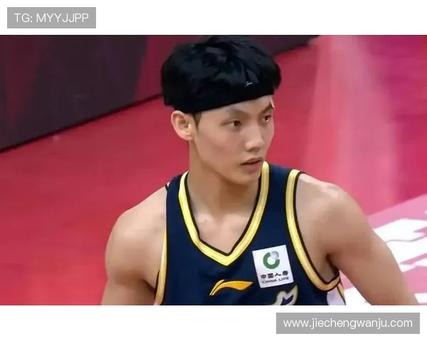 萨林杰上半场高效全能爆发，14分8板3助攻统治赛场引领攻防