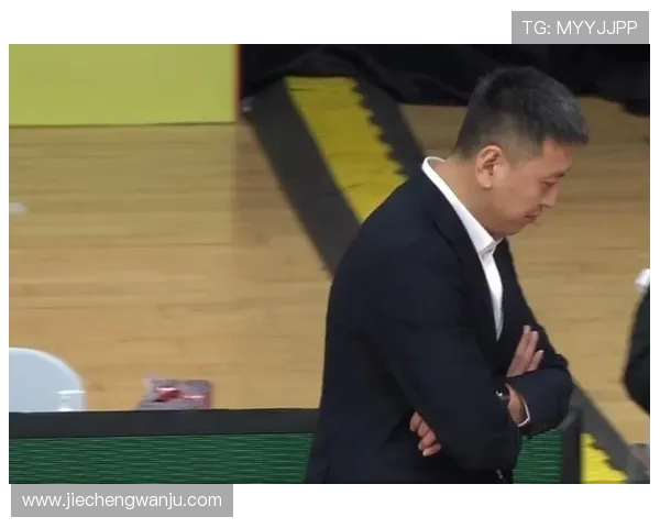 陆文博半场16分钟高效砍10分，三中四展现攻防价值数据亮眼